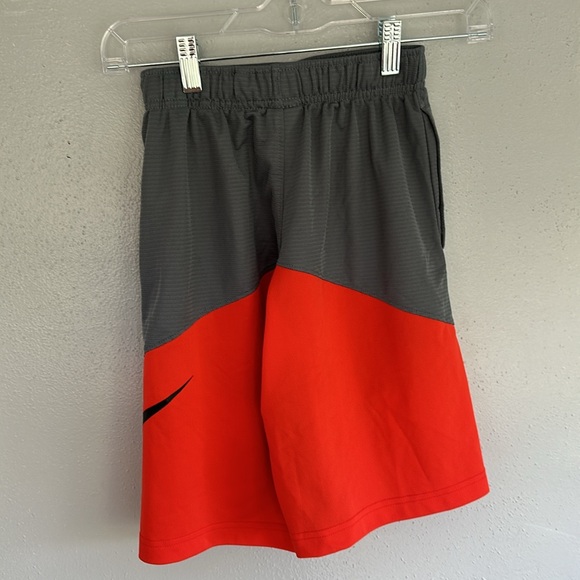 Youth, small Nike dri fit athletic shorts - Picture 3 of 4
